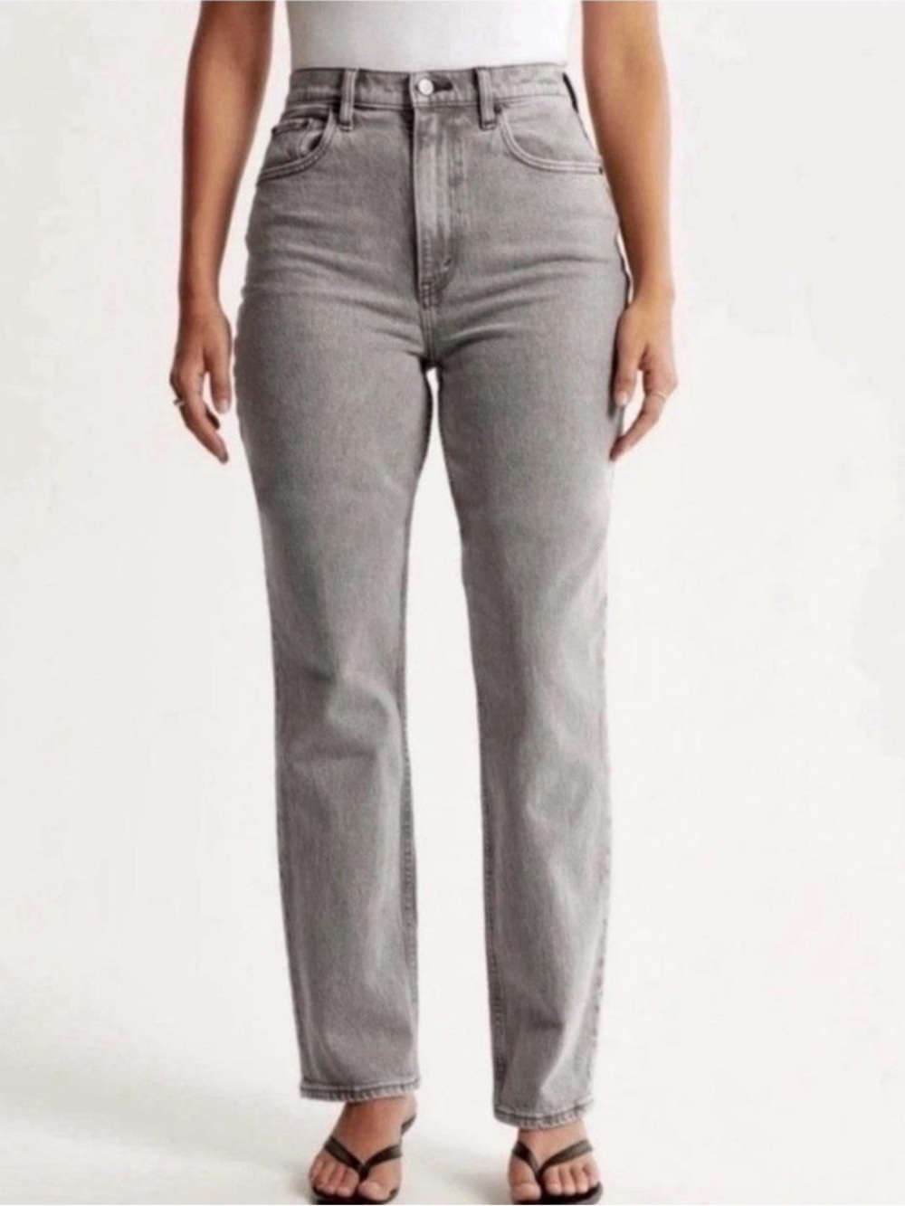 Abercrombie & Fitch Women's 90s Straight Leg Jeans in Light Gray Long